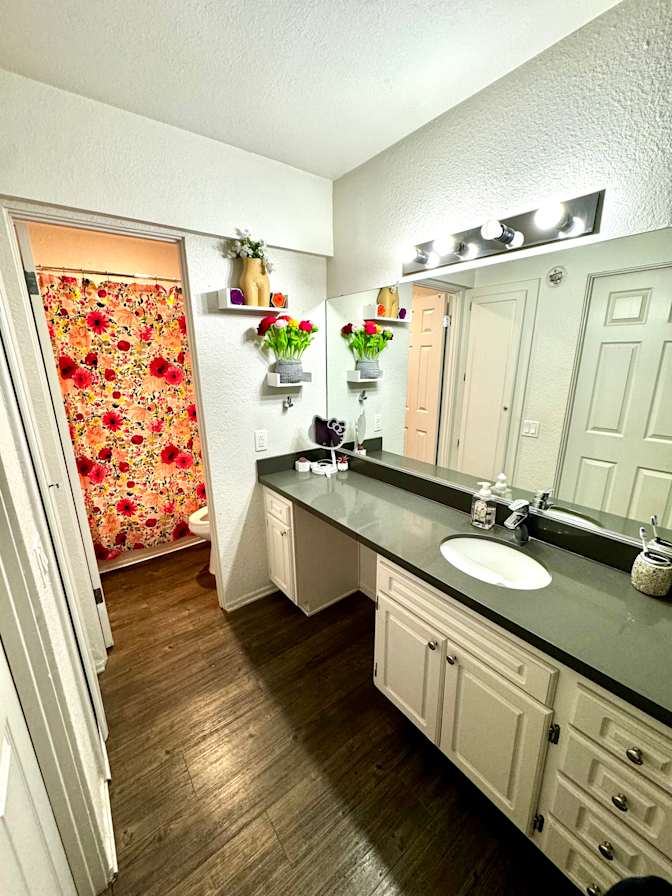 Emily Roslyn's room