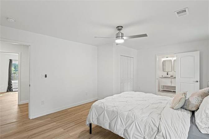 Alcove Rooms's room