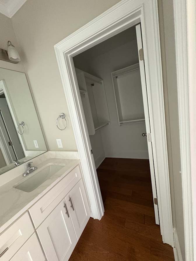 mercedes's room