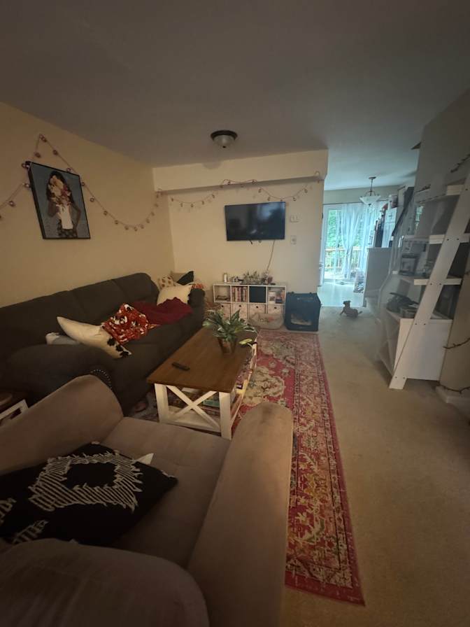 Kamilah M's room