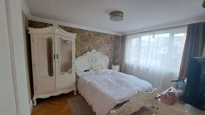 JL's room