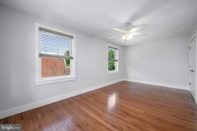 J Baez's room