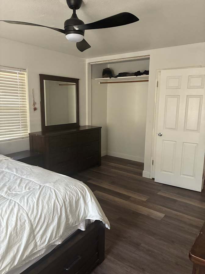JASON Z TABOR's room