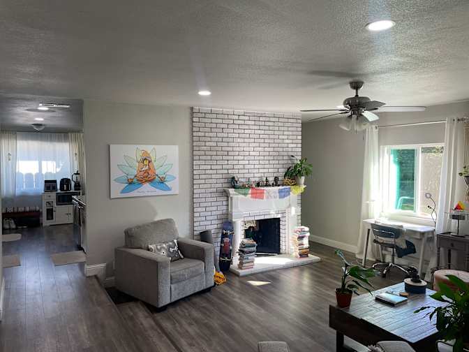 Carlos's room
