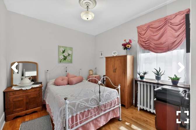 Mauricio's room