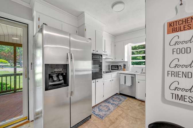 lifedoorrentals's room