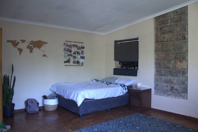 Salma Tanaka's room
