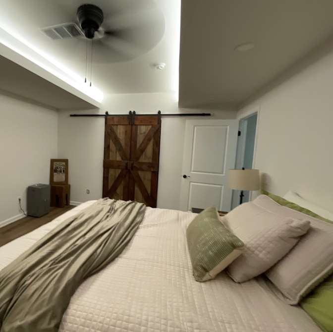 Alcove Rooms's room