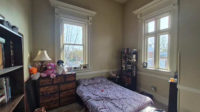 Emily Davis's room