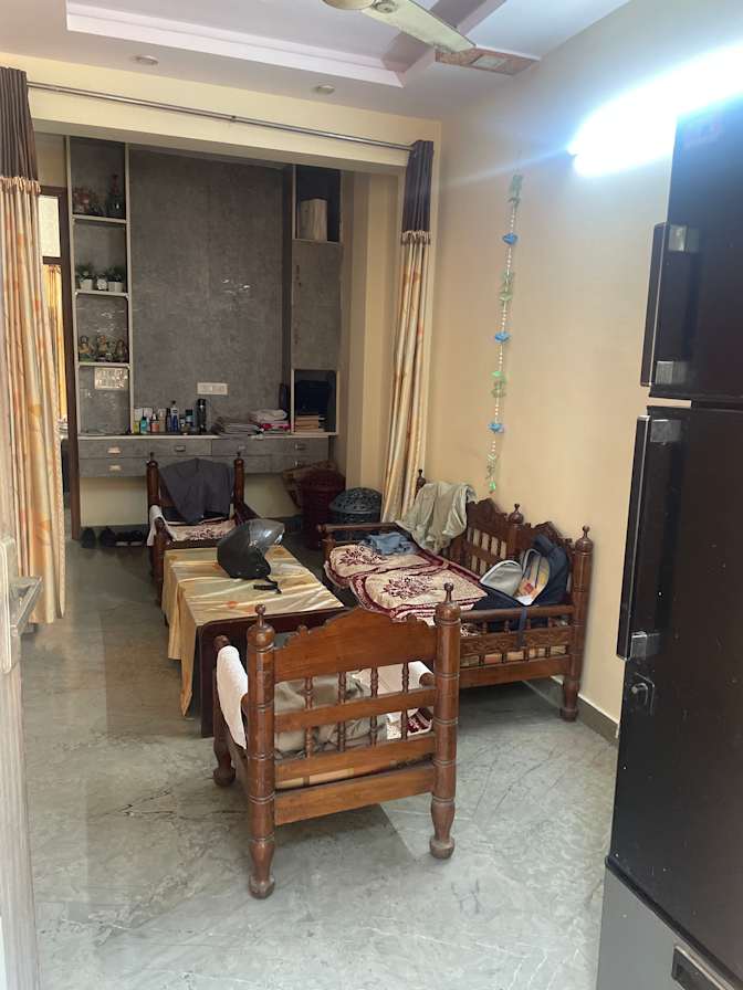 Anuj Papneja's room