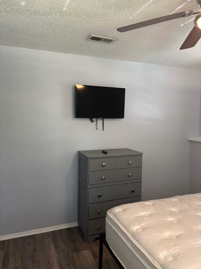 Carolina Realty Link's room