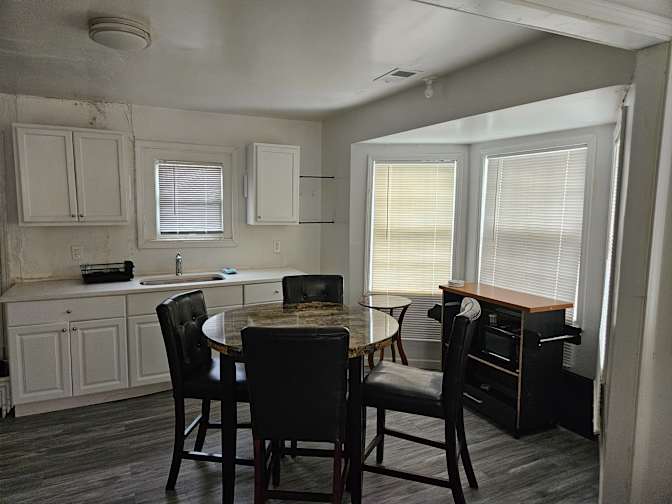 Alcove Rooms's room