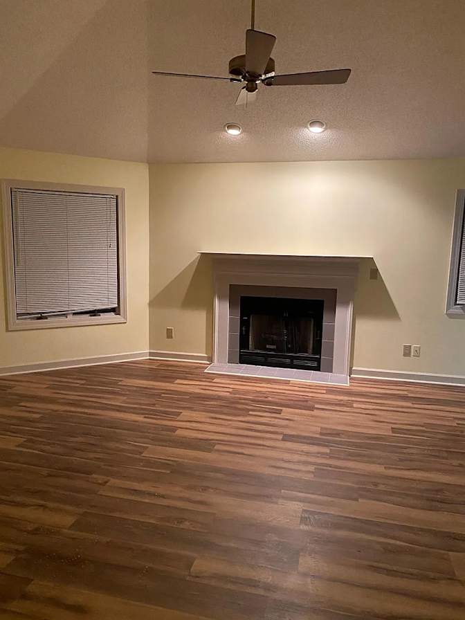 Alcove Rooms's room