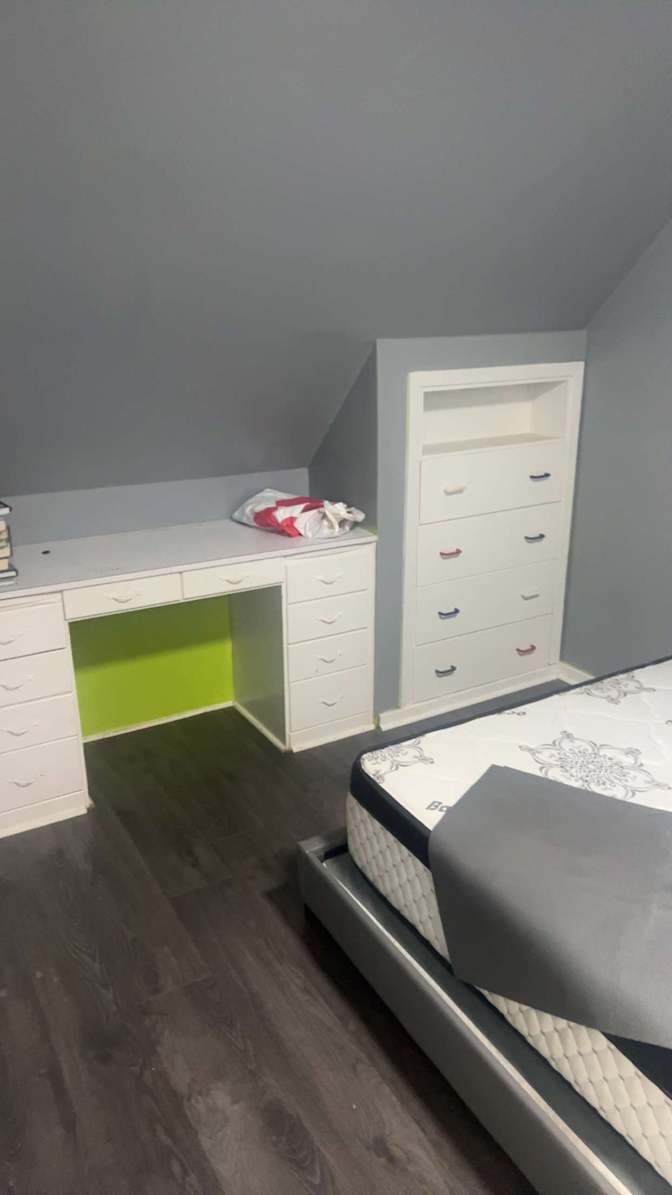 Dezzy's room