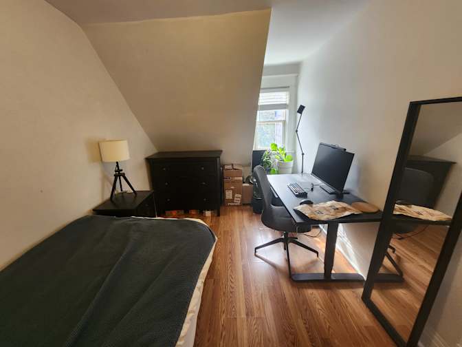 Rent's room