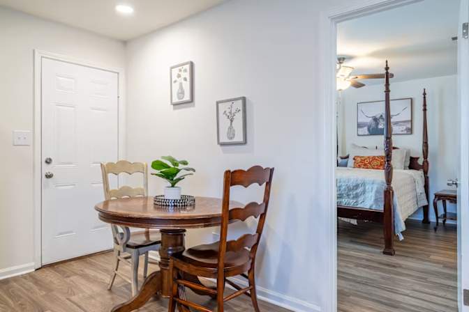 Alcove Rooms's room