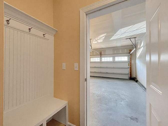 Alcove Rooms's room