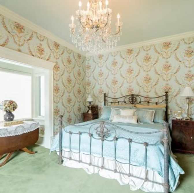 Caroline's room