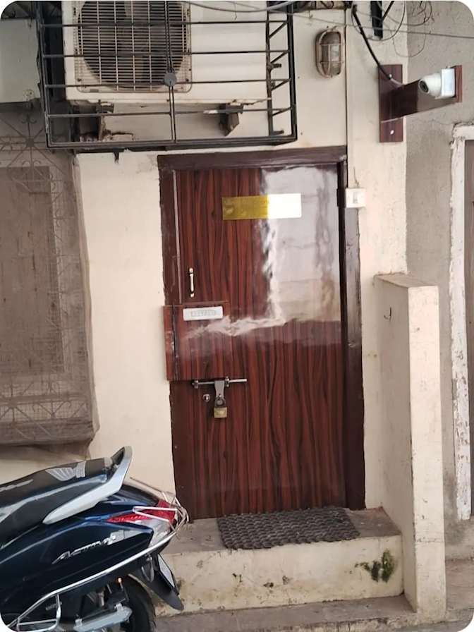 V G Abraham's room