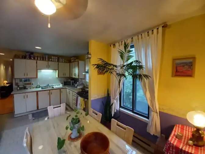 Roman dee's room