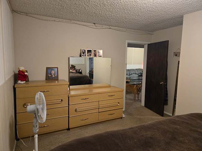 CHRISY's room