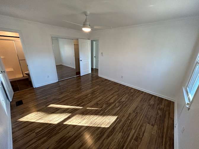 Alcove Rooms's room