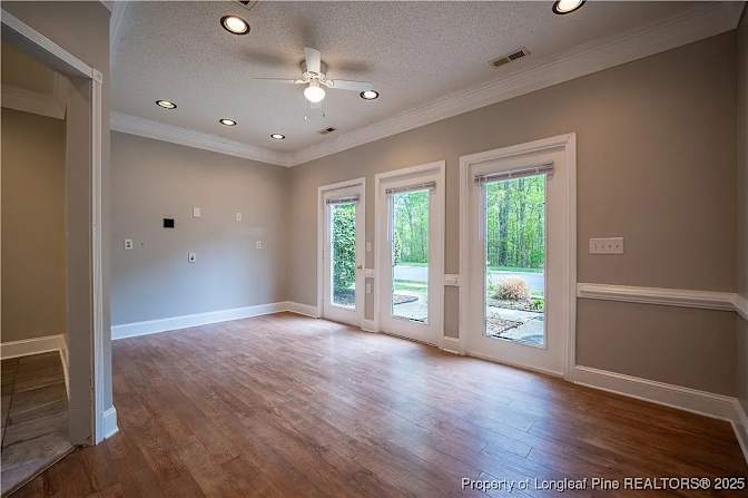 Alcove Rooms's room