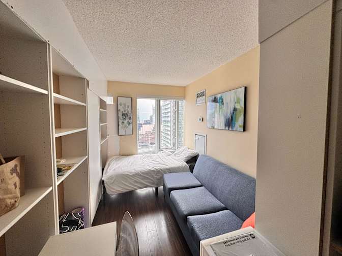 Housingfouryou's room