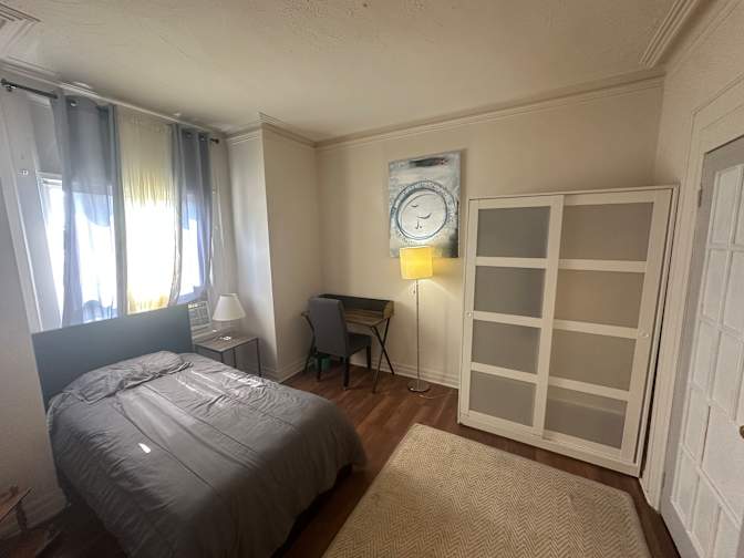 Glady's room