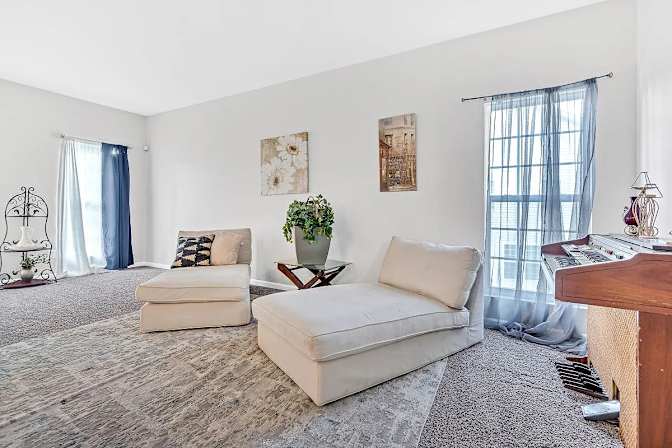 Alcove Rooms's room