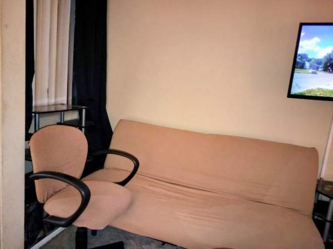 Fully Furnished's room