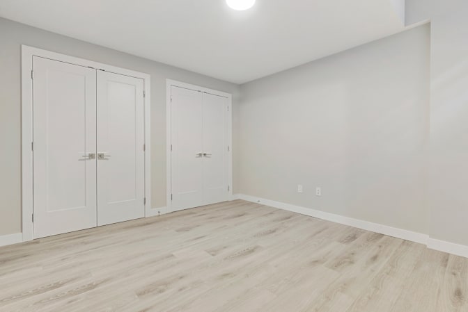 Emerald properties's room