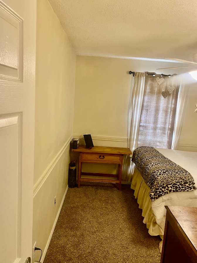 Mariah Del rio's room