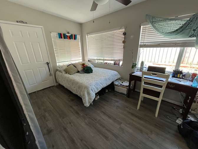 Carlos's room