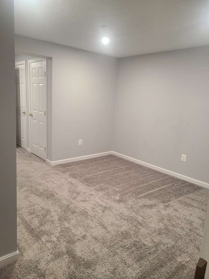 Wale basement Apartment's room