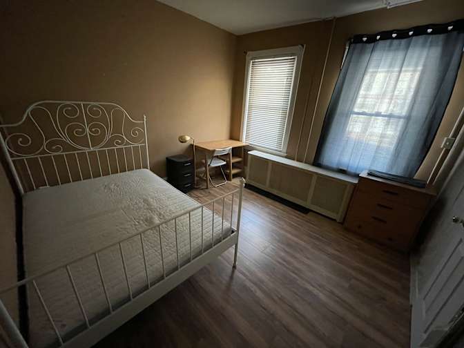 Peng's room