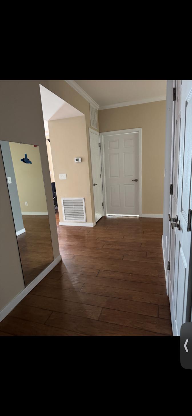 Elayna Hibbert-Claburn's room