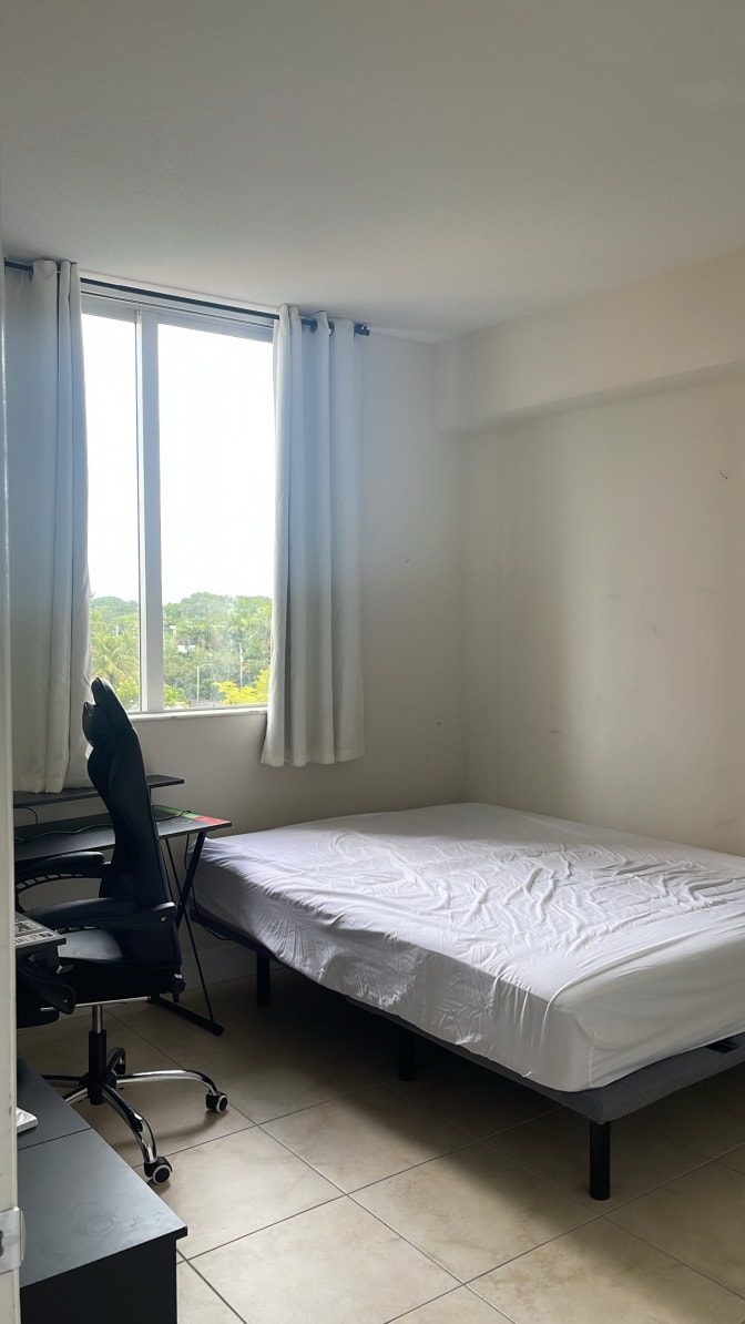 Erich alfonso's room