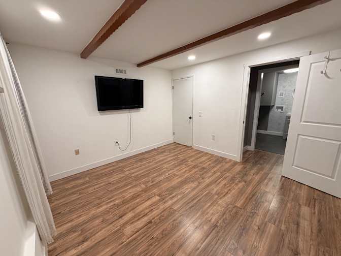 Luis's room