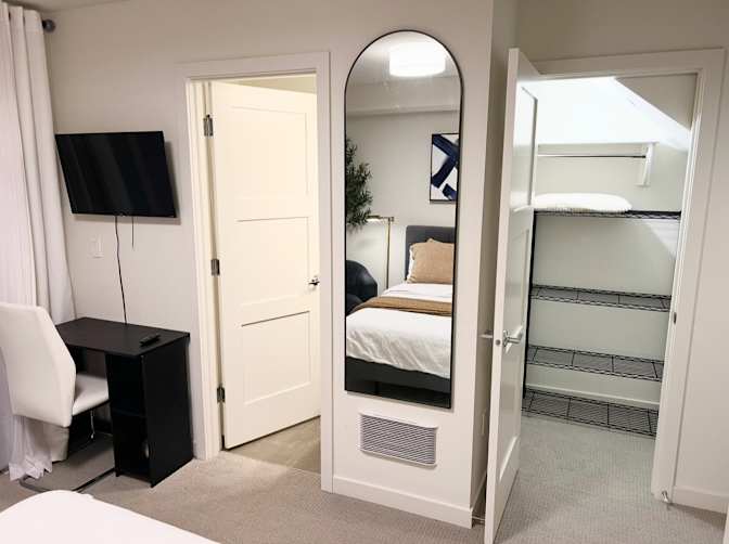 Eli & Sandy's room