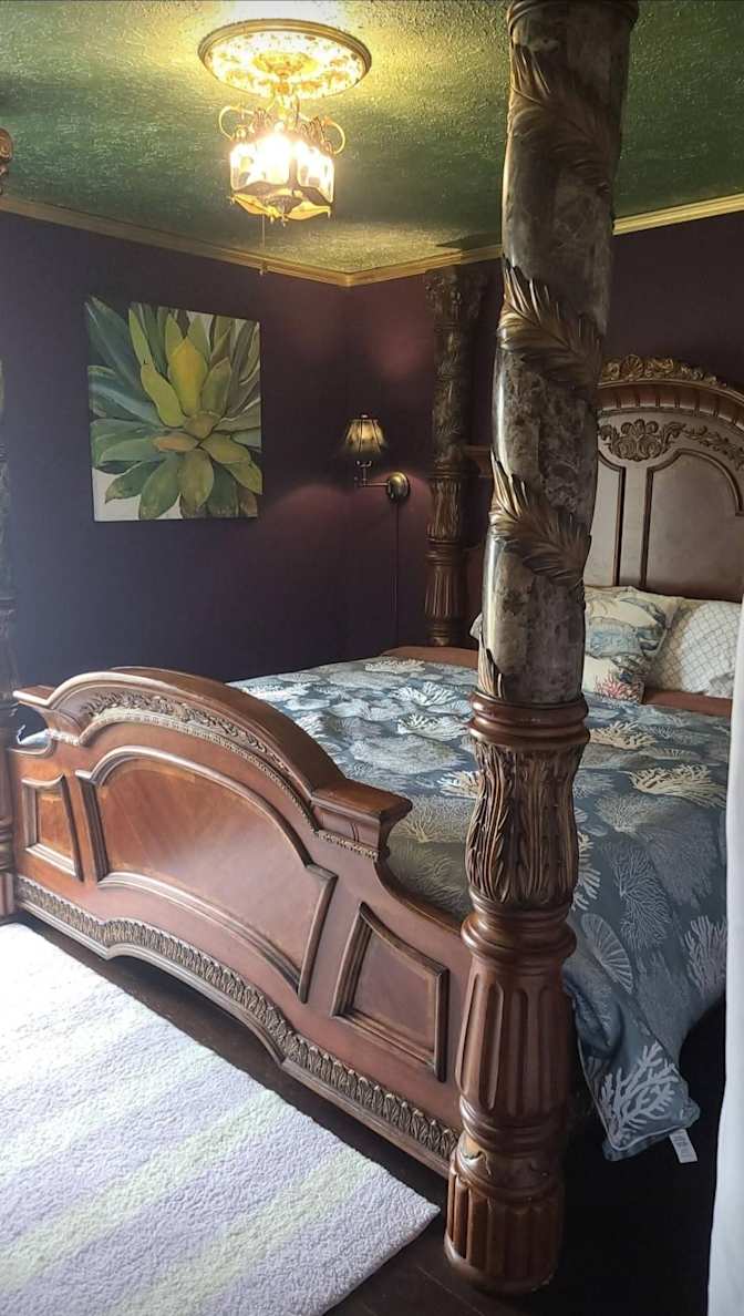 Truly's room