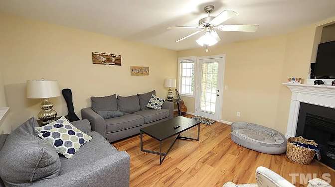 Alcove Rooms's room