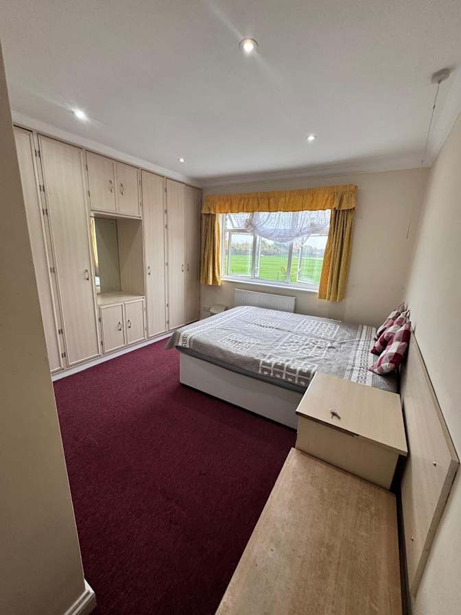Sam M's room