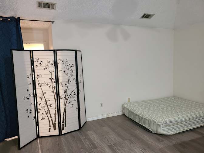 Tom's room