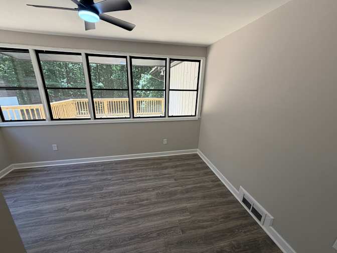 Alcove Rooms's room
