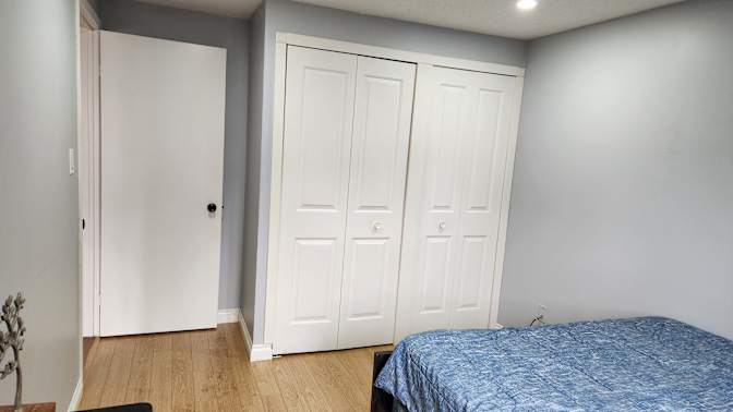 Moorthy's room