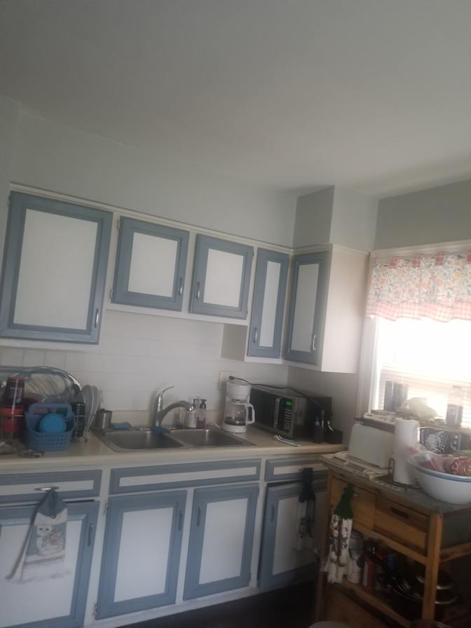 Dee's room