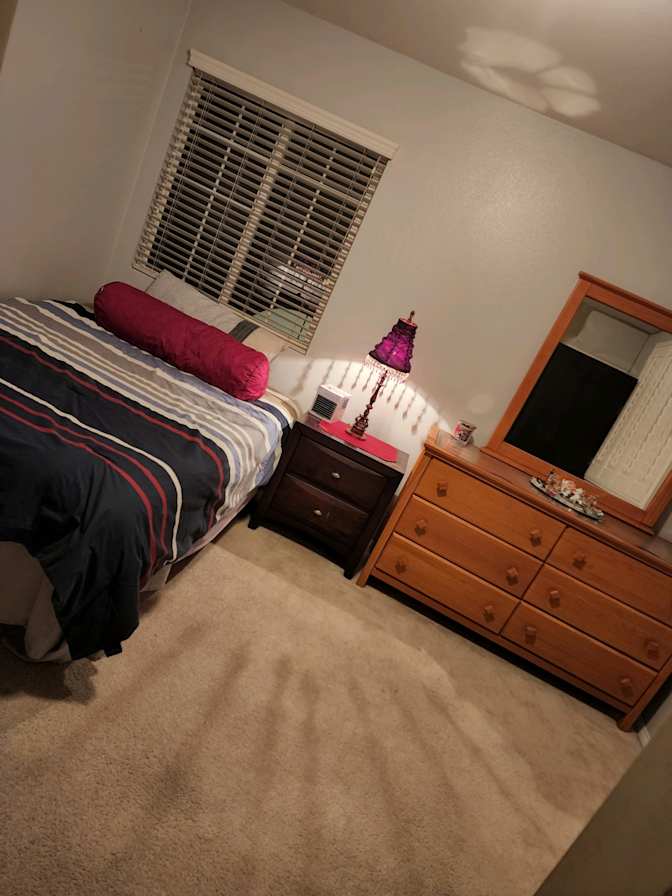 Dahlia's room