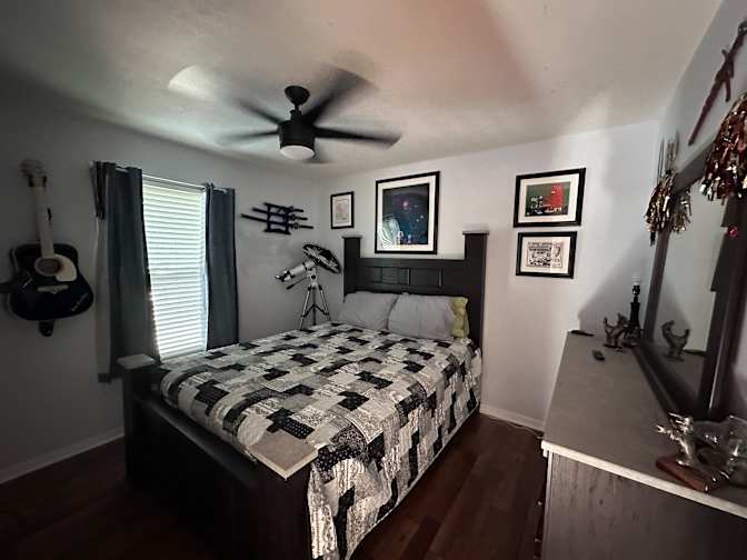 Leslie's room