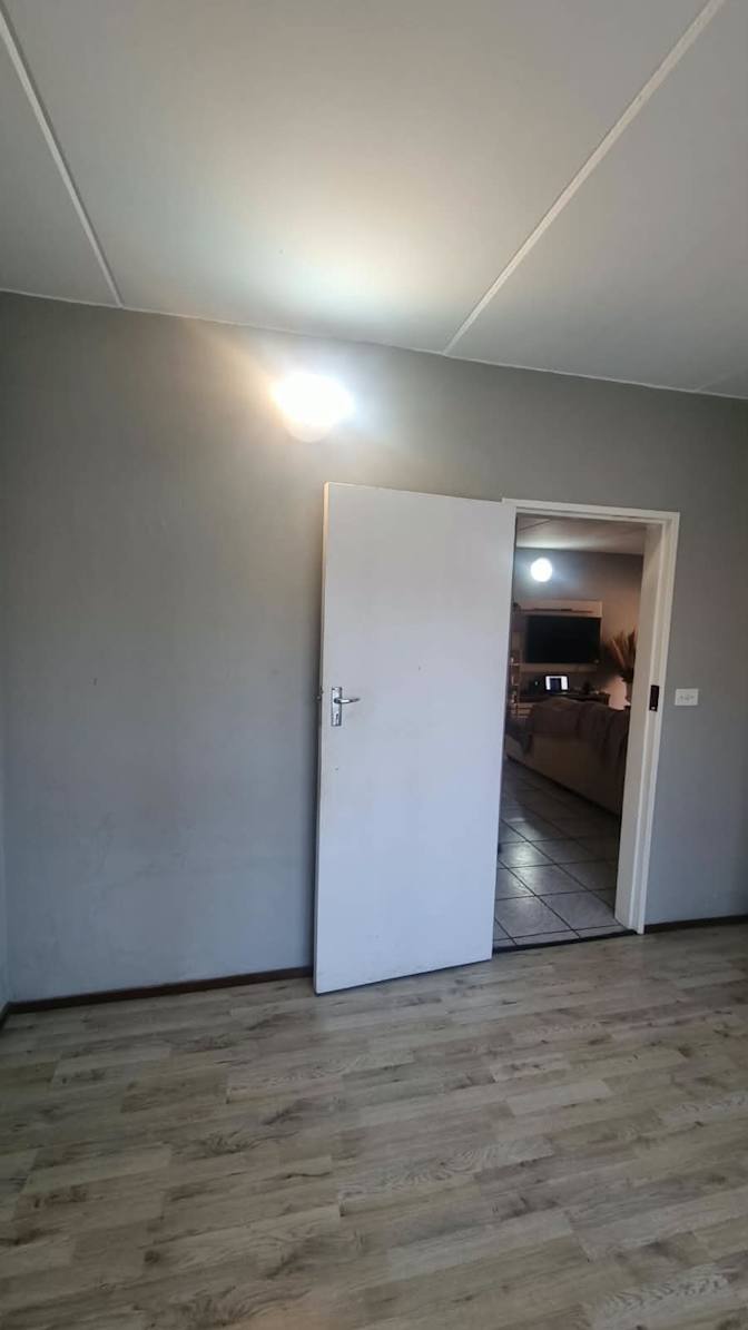Ellis Banhwa's room